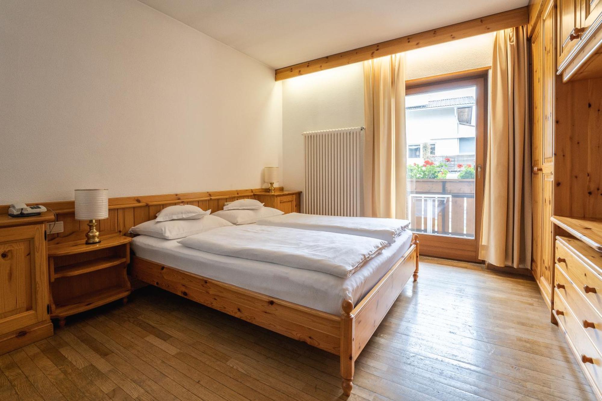 Aparthotel Zum Schloessl Вила Отоне Стая снимка