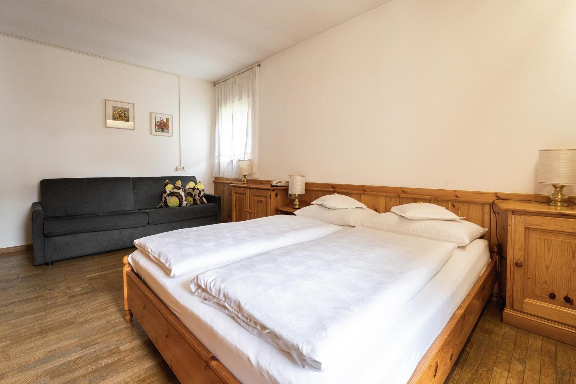 Aparthotel Zum Schloessl Вила Отоне Стая снимка